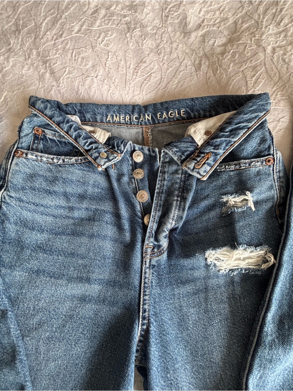 American Eagle 1977 Cuff Waist High-Rise Distressed Blue Denim Jeans 00 ButtonFl
